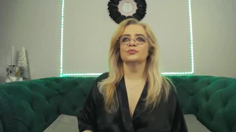 ivanacharm online show from December 2025 04:50:02 AM