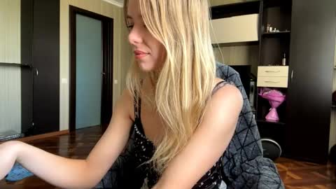 Snapshot of iveydiefendorf chatting on June 2026 07:14:02 AM Scarlett online show from June 2026 07:14:02 AM