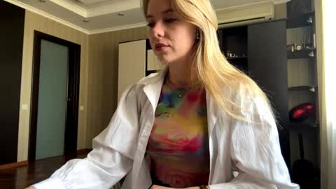 Snapshot of iveydiefendorf chatting on June 2026 08:15:01 AM Scarlett online show from June 2026 08:15:01 AM