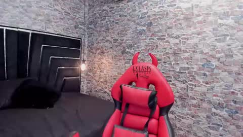 Ivis  online show from February 2025 05:41:02 PM