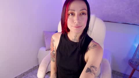 Ivonne  online show from November 2025 01:22:01 PM