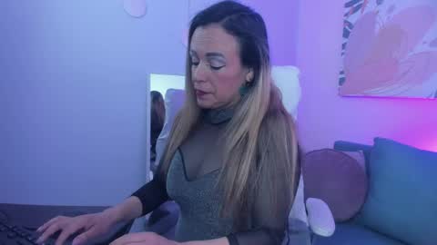 Ivonne online show from April 2026 01:12:01 PM