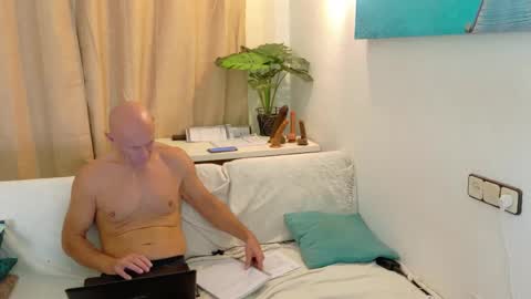 ivonneanddom online show from October 2025 10:39:02 AM