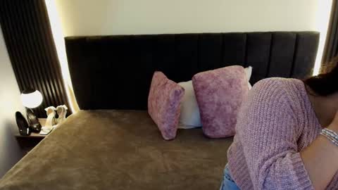 I V O N N E R O S S online show from March 2026 11:58:02 AM