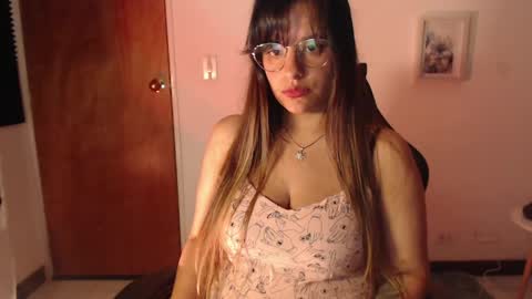 Snapshot of ivvy_bloom chatting on April 2026 02:10:01 AM IVVY online show from April 2026 02:10:01 AM