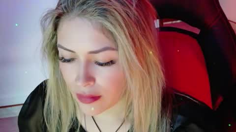 Diana Rojas  online show from November 2025 08:30:01 PM