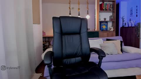 Snapshot of ivy_love33 chatting on November 2025 06:25:02 AM Ivy online show from November 2025 06:25:02 AM