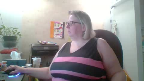 Snapshot of ivyjane3522 chatting on May 2026 01:37:02 PM ivyjane3522 online show from May 2026 01:37:02 PM