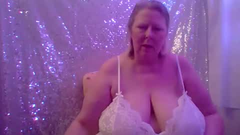 Snapshot of ivyjane3522 chatting on May 2026 02:27:02 AM ivyjane3522 online show from May 2026 02:27:02 AM