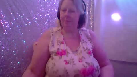 Snapshot of ivyjane3522 chatting on May 2026 02:06:02 AM ivyjane3522 online show from May 2026 02:06:02 AM