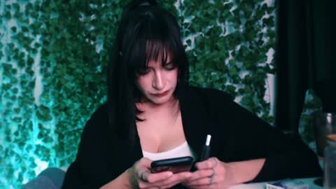 Miss Ivy online show from December 2024 04:46:02 PM