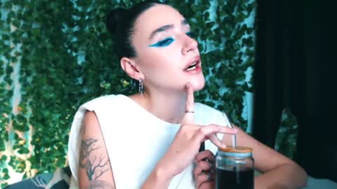 Miss Ivy online show from December 2024 04:59:02 PM