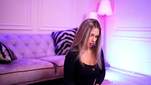 IvyRowa online show from February 2025 07:05:02 PM