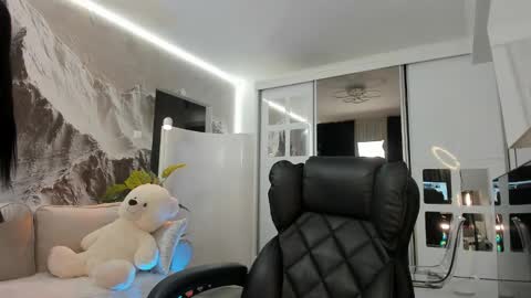 Ivy Belle online show from February 2026 06:06:02 AM