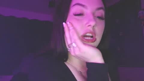Snapshot of ivyy_sinss chatting on May 2026 01:22:01 AM Amiee online show from May 2026 01:22:01 AM