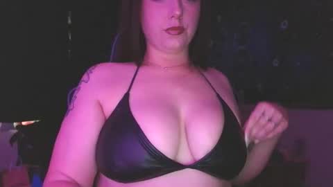 Snapshot of ivyy_sinss chatting on June 2026 01:10:02 AM Amiee online show from June 2026 01:10:02 AM