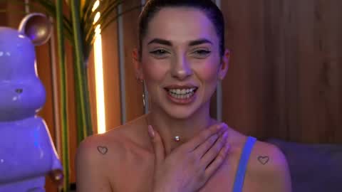 izabelle_02 online show from April 2026 06:21:01 PM