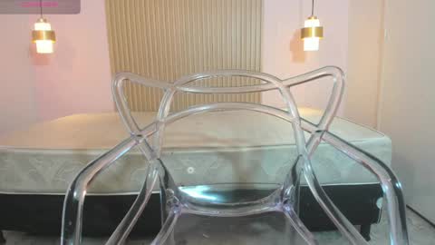 izelevans online show from April 2026 04:34:01 PM