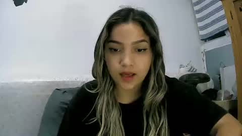 izzy_32 online show from April 2026 02:10:01 AM