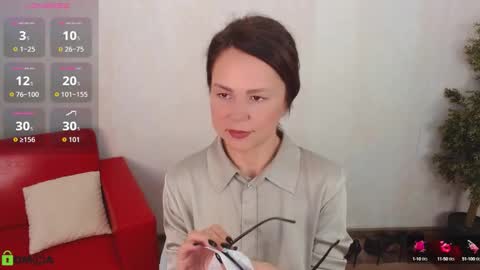 Queen of nylon  Victoria online show from September 2025 05:29:01 AM