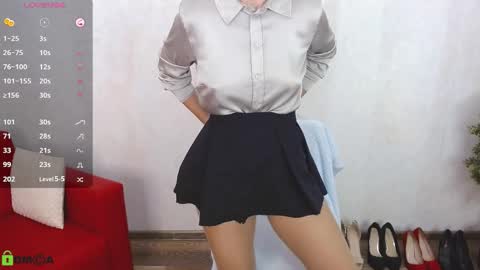 Queen of nylon  Victoria online show from September 2025 05:20:01 AM