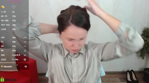 Queen of nylon  Victoria online show from October 2025 05:40:01 AM