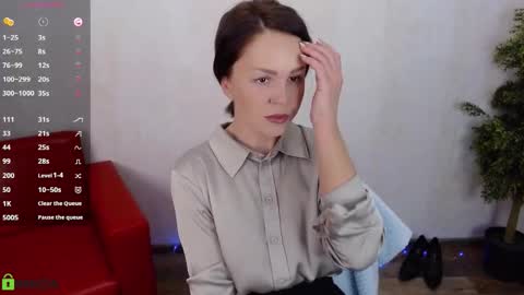 Queen of nylon  Victoria online show from January 2026 05:09:01 AM