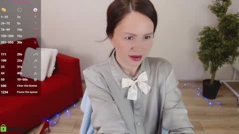 Queen of nylon  Victoria online show from April 2026 05:18:02 AM