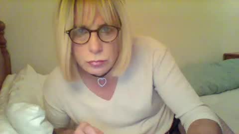izzy_mchoney online show from September 2025 12:43:02 AM