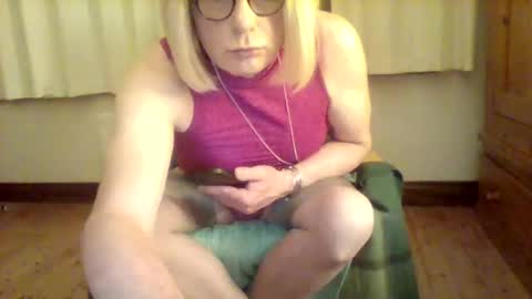 izzy_mchoney online show from May 2026 11:56:01 PM
