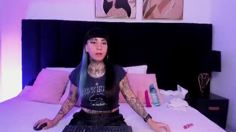 Snapshot of izzy_moon7 chatting on June 2026 11:01:01 AM Izzy moon online show from June 2026 11:01:01 AM