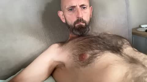 izzysboytoy1 online show from June 2026 11:00:01 AM