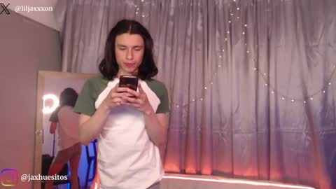 Snapshot of j_a_x_x_x_o_n chatting on June 2026 01:42:01 PM Hey im Jaxxxon check my info online show from June 2026 01:42:01 PM