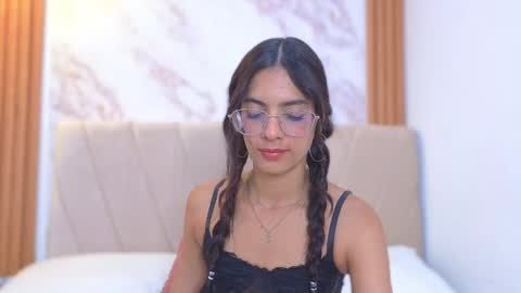 Snapshot of j_belle_ chatting on May 2026 01:57:16 AM j_belle_ online show from May 2026 01:57:16 AM