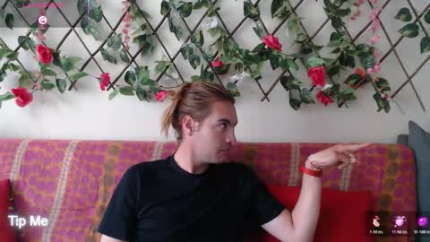 Jack and Emily online show from December 2025 04:02:02 PM