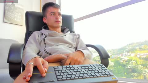 Snapshot of jacobstones_ chatting on February 2025 12:14:02 PM JACOB STONES online show from February 2025 12:14:02 PM