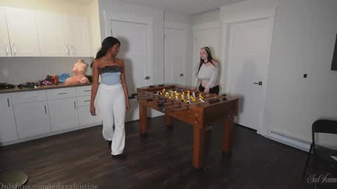 Jada online show from November 2025 01:44:01 PM