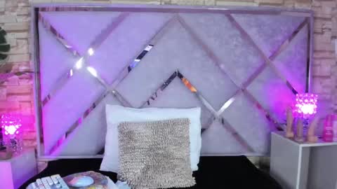 jade white  online show from September 2025 01:55:01 PM