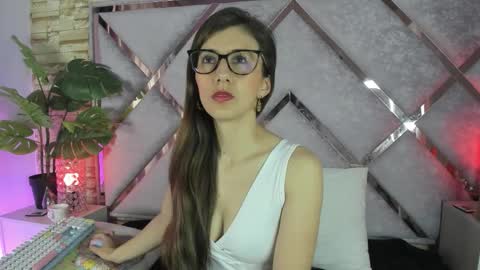 jade white  online show from December 2025 01:17:01 PM