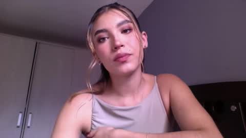 Snapshot of jade_ws chatting on May 2026 09:23:01 PM Jade online show from May 2026 09:23:01 PM