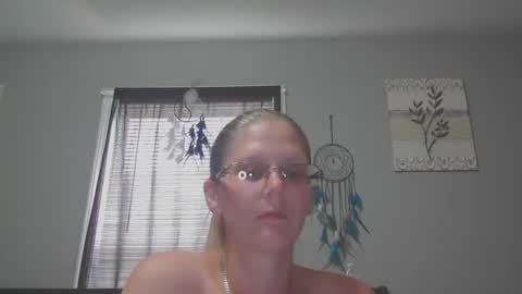 JadeLuv online show from June 2026 04:35:01 PM
