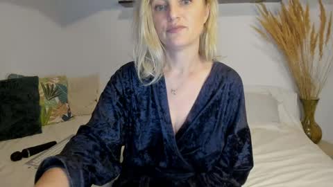 elena online show from April 2026 02:36:02 AM