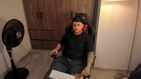 Snapshot of jake_pons chatting on June 2026 09:32:01 AM Jake Pons online show from June 2026 09:32:01 AM