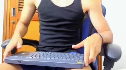 Snapshot of jake_shadow14 chatting on January 2025 12:20:01 AM Hi guys im new 3 online show from January 2025 12:20:01 AM