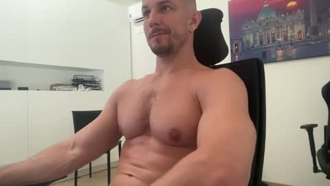 Snapshot of jakubstefano chatting on August 2026 06:59:02 AM Muscle beast P online show from August 2026 06:59:02 AM