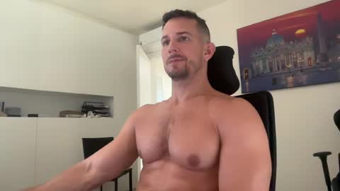 Snapshot of jakubstefano chatting on August 2026 06:07:02 AM Muscle beast P online show from August 2026 06:07:02 AM