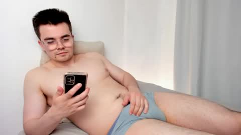 Snapshot of jame_flow chatting on April 2026 07:00:01 AM Hey there Im Jame online show from April 2026 07:00:01 AM