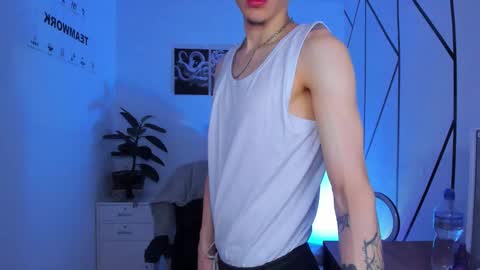 james_adamss_ online show from November 2025 03:34:01 PM