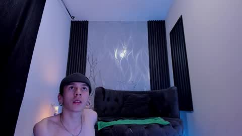 james_adamss_ online show from January 2026 08:01:02 PM