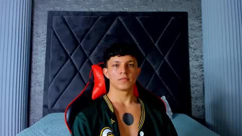 Snapshot of jamesgolden_ chatting on March 2025 09:32:02 AM jamesgolden_ online show from March 2025 09:32:02 AM